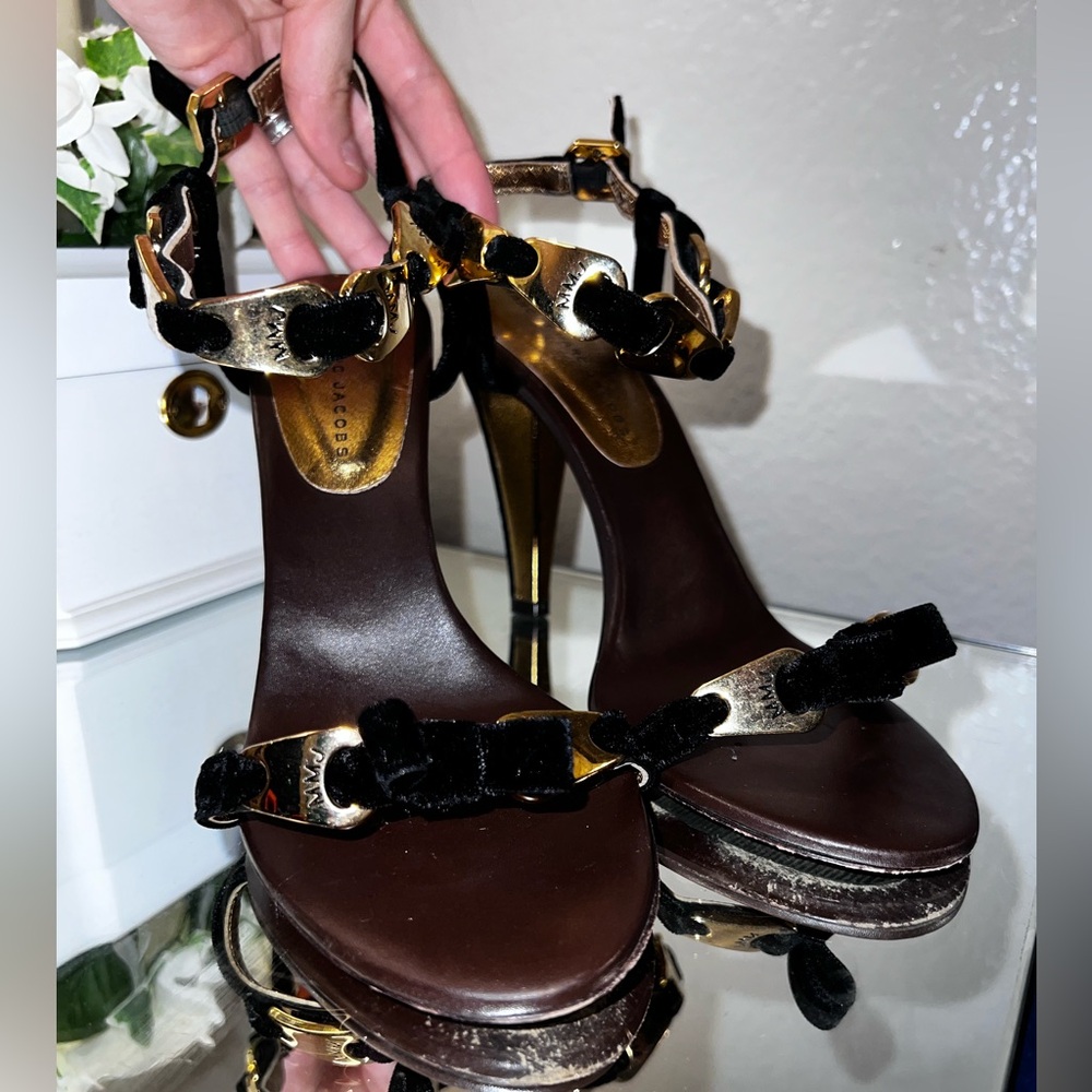 Beautiful gold black Marc Jacob’s heels